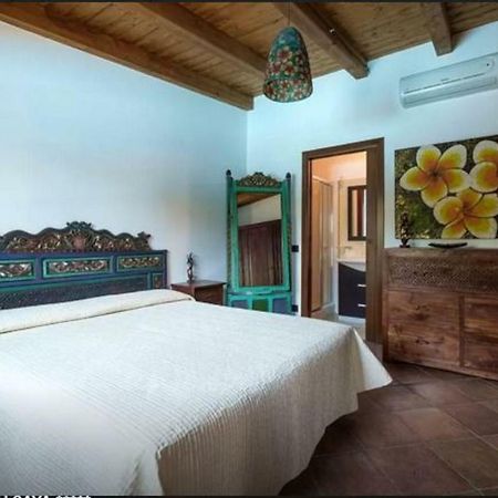 Rumah Saya Campofelice Di Roccella Luaran gambar
