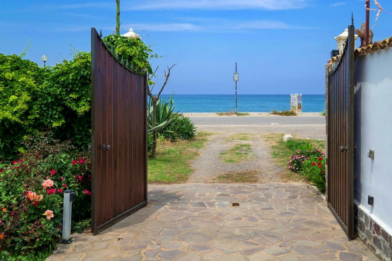 Rumah Saya Campofelice Di Roccella Luaran gambar